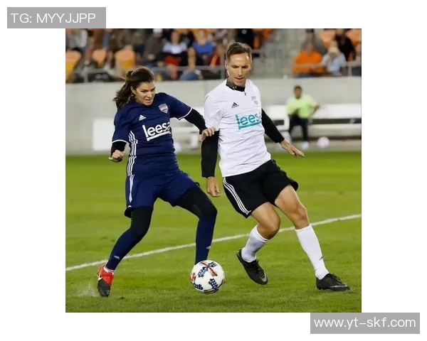 绘制全球著名足球球星风采展现绿茵传奇人物艺术长卷